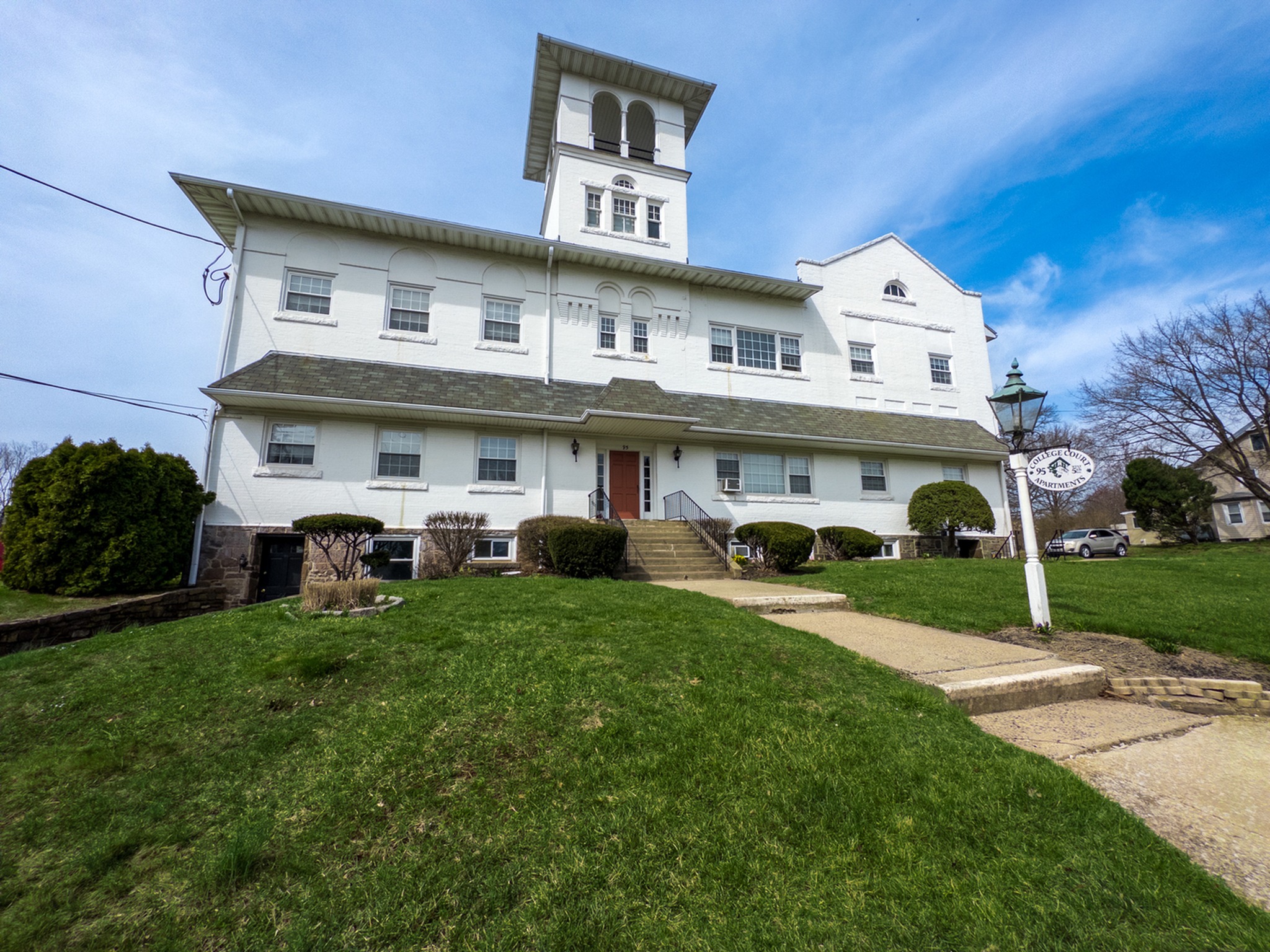 College Court Apartments