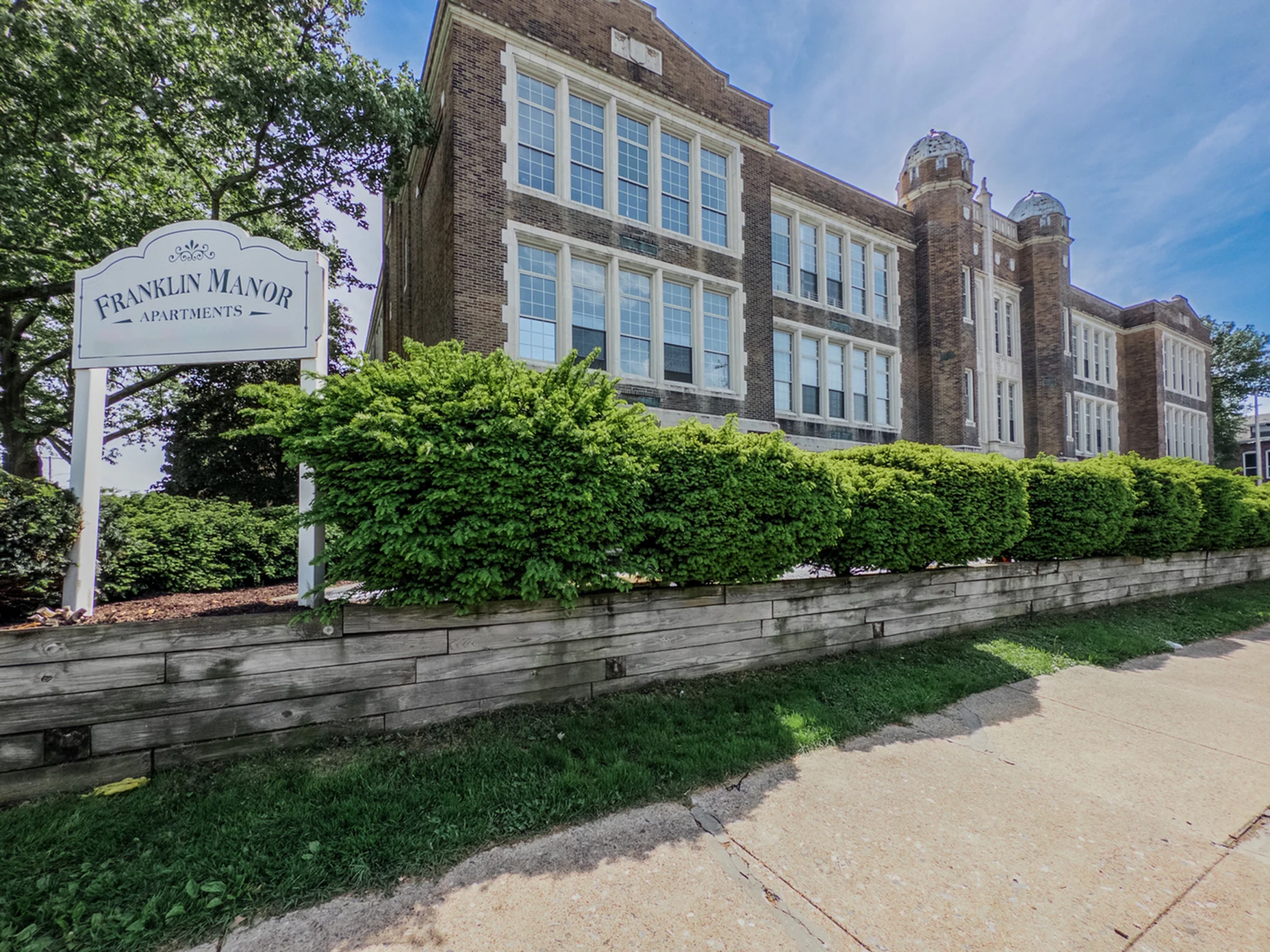 Franklin Manor Apartments