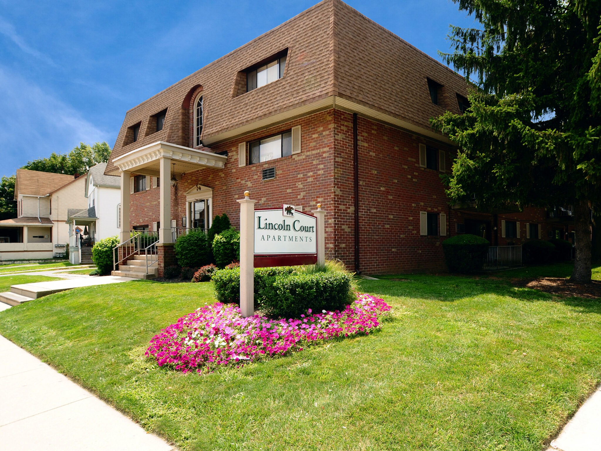 Lincoln Court Apartments