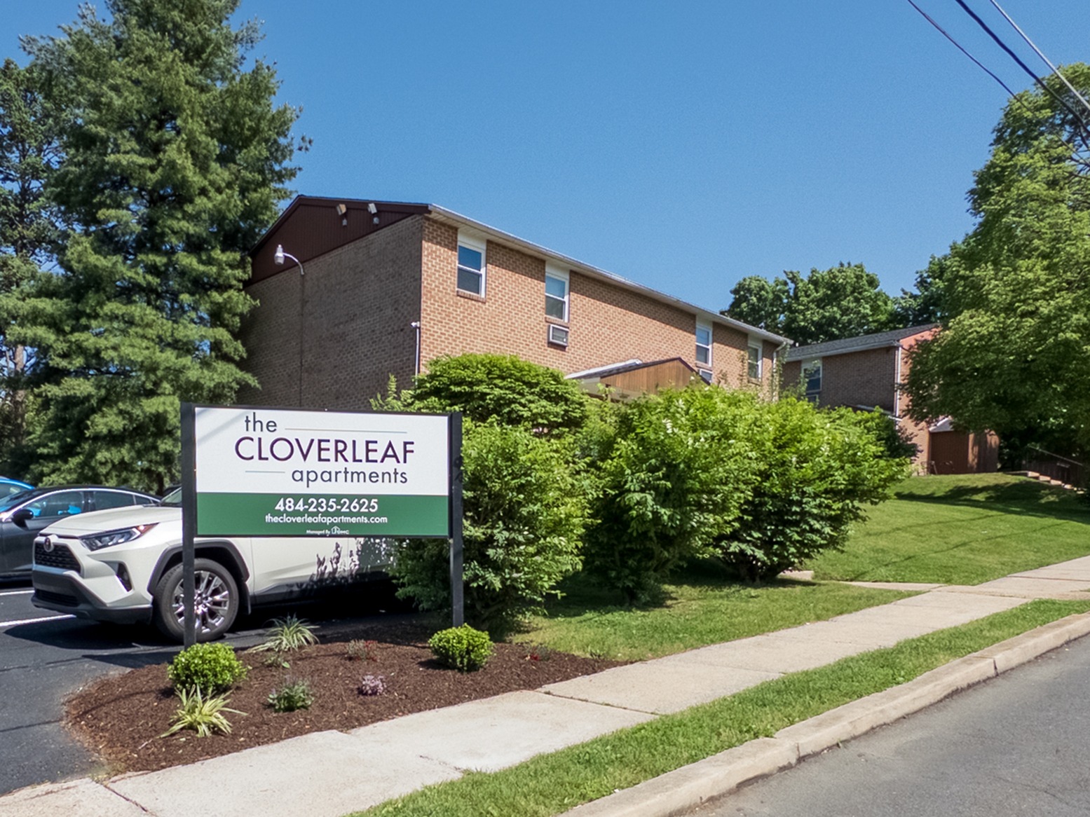 The Cloverleaf Apartments